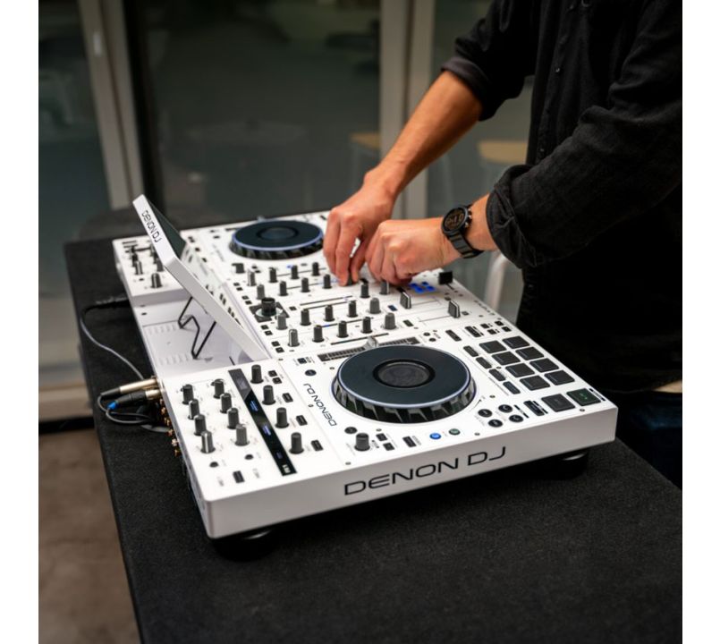 Denon DJ PRIME 4+ WHITE Special Edition